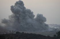 أعمدة دخان ضخمة تتصاعد من قطاع غزة بسبب القصف الإسرائيلي العنيف