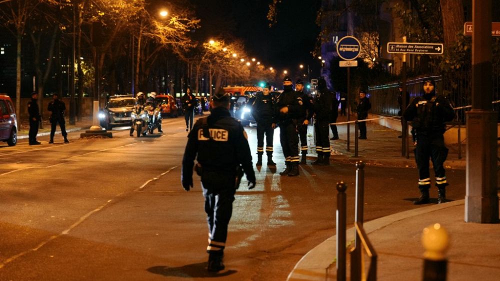 Германски турист бе намушкан смъртоносно в Париж при предполагаема терористична атака