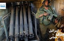 سرباز اسرائیلی در کنار راکت‌انداز متروکه حماس، عکس تزیینی و مربوط به سال ۲۰۰۶ میلادی است  