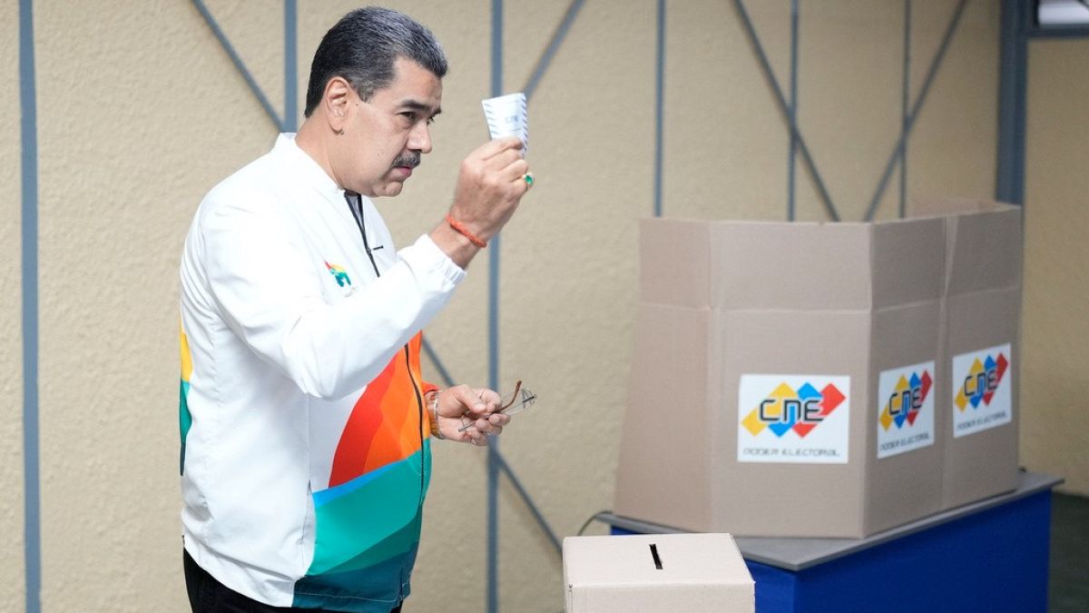 Maduro halktan referandumdaki 5 soruya da evet cevabı vermelerini istedi