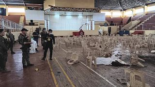 Сотрудники правоохранительных органов на месте взрыва, Марави, 3 декабря 2023 года.