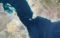  Eine Luftaufnahme der Straße von Bab al-Mandab, die das Rote Meer mit dem Golf von Aden verbindet