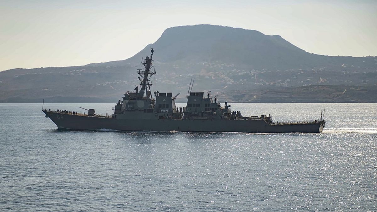 Το καταδρομικό κλάσης Άρλι Μπερκ USS Carney που κατέρριψε drone από την Υεμένη εναντίον εμπορικών πλοίων στην Ερυθρά Θάλασσα