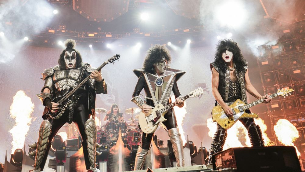 Kiss изнасят последен прощален концерт в Ню Йорк, но легендарните рокаджии продължават да живеят като цифрови аватари