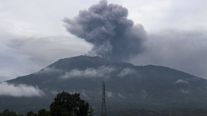 No Comment : au moins onze morts dans l'éruption du volcan Marapi en Indonésie