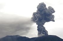 ثوران بركان غرب إندونيسيا 
