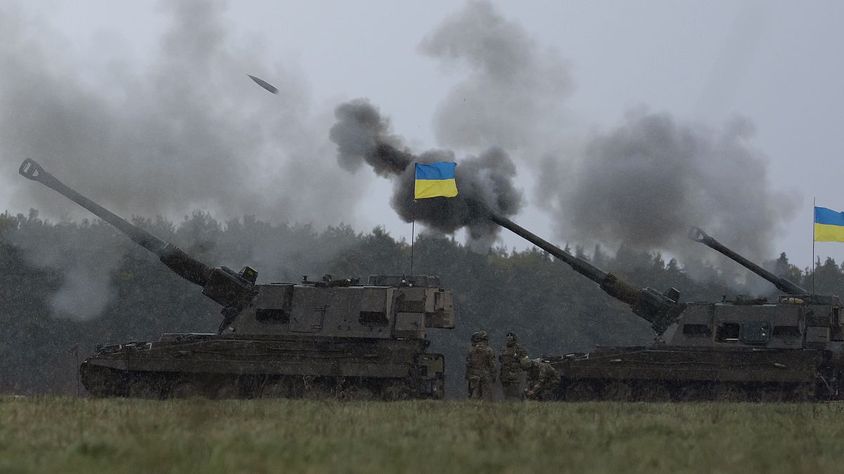 جنود أوكرانيون خلال مناورة في بريطانيا.