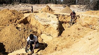 Libya dismantles illegal gold mining network