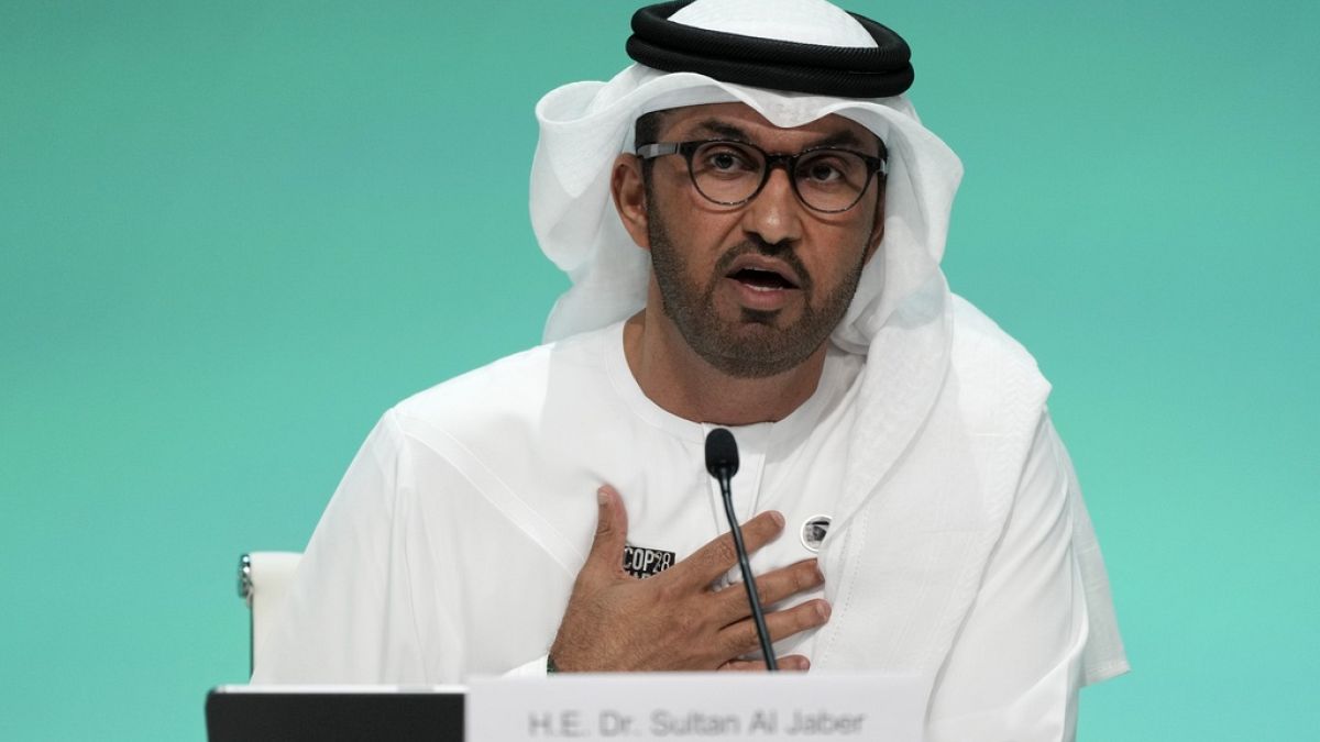 Il sultano Al Jaber durante una conferenza stampa a Dubai durante la Cop28