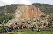 آثار انزلاق التربة الذي ضرب شمال تنزانيا