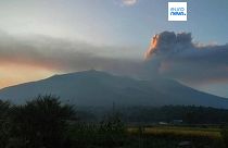 El Monte de Fuego sigue en erupción