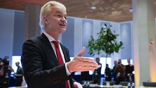 Geert Wilders a pártok és a parlament elnöke közötti megbeszélésen Hágában 2023. november 24-én