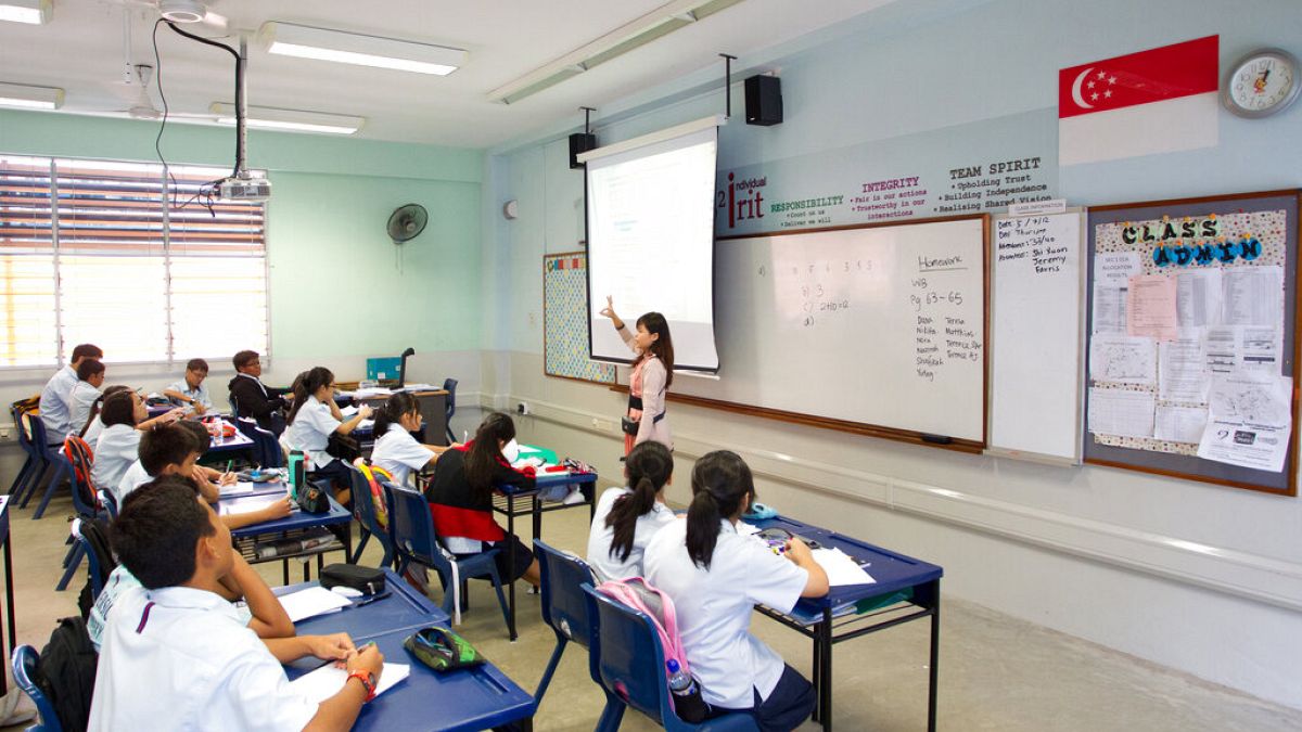 Singapur'da bir okulda matematik dersi veriliyor