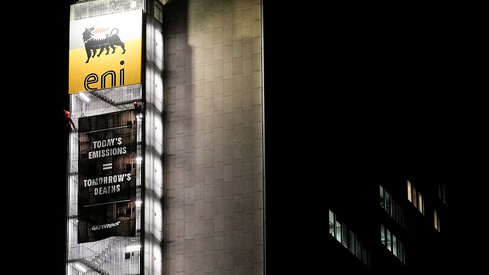 WATCH: Greenpeace climbs oil company building in Rome to protest against fossil fuels thumbnail