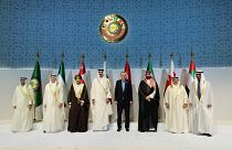  قادة الخليج إلى جانب الرئيس التركي رجب طيب أردوغان خلال اجتماع مجلس التعاون بدورته الرابعة والأربعين في الدوحة