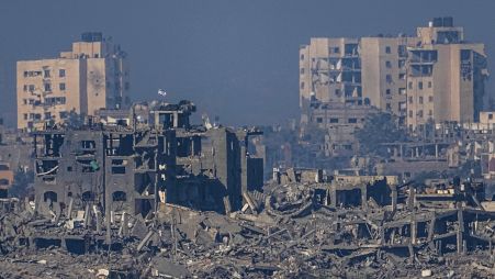  أبنية مدمرة بعد أن تعرضت للقصف الإسرائيلي في قطاع غزة