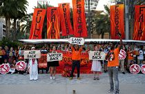 نشطاء يحتجون على صناعة الوقود الأحفوري في قمة المناخ COP28 