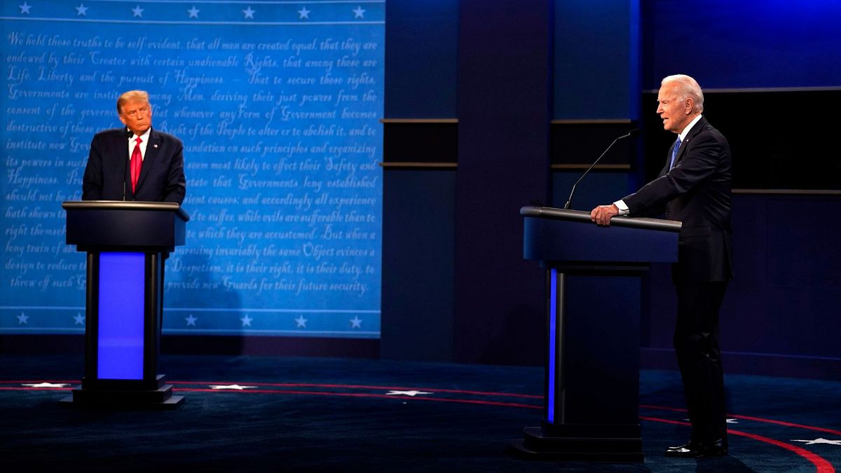 تصویری از بایدن و ترامپ در مناظره‌های انتخاباتی سال ۲۰۲۰
