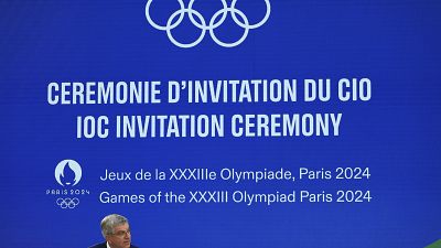 Il presidente del Comitato olimpico internazionale (Cio) Thomas Bach assiste alla cerimonia di invito del Cio, a un anno dalle Olimpiadi del 2024 (26 luglio 2023)