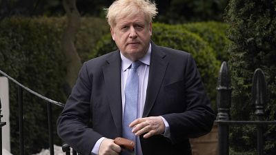 Boris Johnson sale de su casa en Londres, el 22 de marzo de 2023.