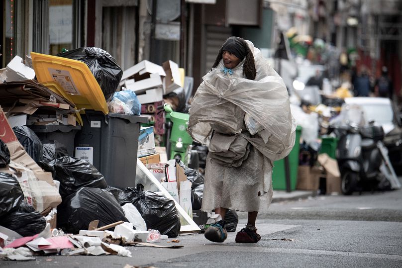 Бездомный в Париже, март 2023 года