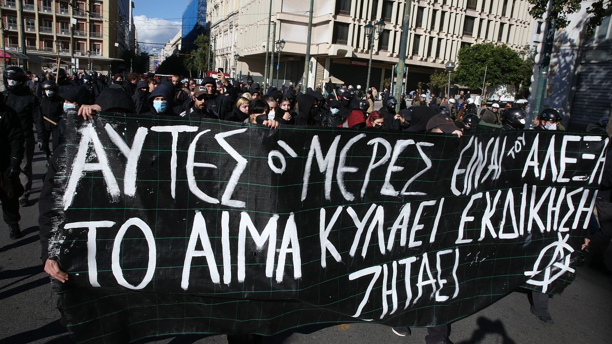 Μαθητές και φοιτητές συμμετέχουν στο συλλαλητήριο για την 15η επέτειο της δολοφονίας του Αλέξανδρου Γρηγορόπουλου