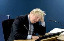 Londra'da 6 Aralık'ta duruşmaya katılan eski İngiltere Başbakanı Boris Johnson Covid-19 salgınını hafife aldığı için özür diledi