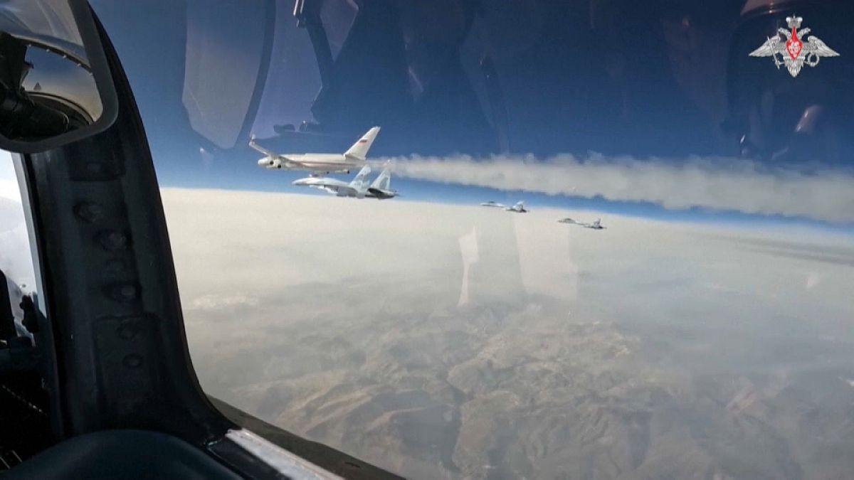 صورة مأخوذة من مقطع فيديو للطائرات الروسية المقاتلة التي رافقت طائرة بوتين
