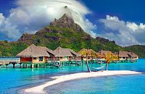 Tahiti se trouve à près de 16 000 kilomètres et à 10 fuseaux horaires de Paris.