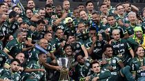 لاعبو بالميراس يحتفلون بلقب الدوري