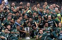 لاعبو بالميراس يحتفلون بلقب الدوري