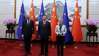 Der Präsident des Europäischen Rates Charles Michel, die Präsidentin der Europäischen Kommission Ursula von der Leyen und der chinesische Präsident Xi Jinping