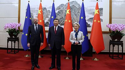 El Presidente del Consejo Europeo, Charles Michel, la Presidenta de la Comisión Europea, Ursula von der Leyen, y el Presidente chino, Xi Jinping