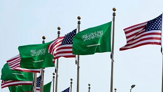ABD ve Suudi Arabistan bayrakları 