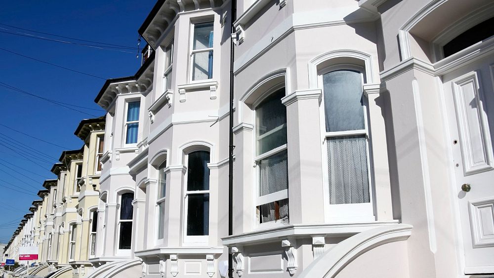 Цените на жилищата в Обединеното кралство се повишават отново след спада на пазара
