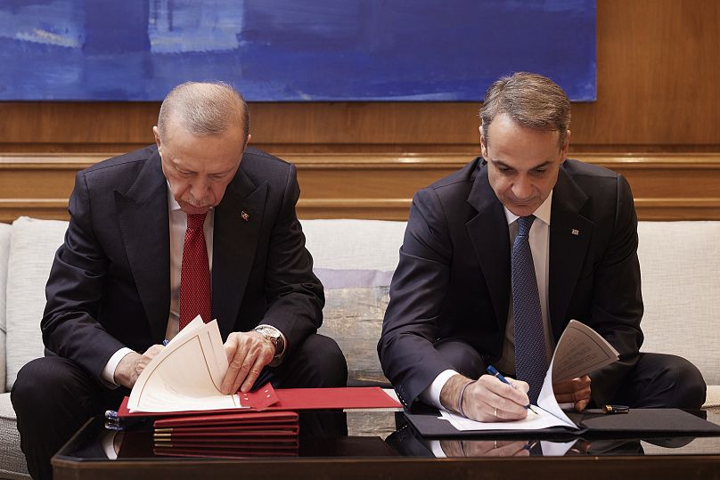 Κυριάκος Μητσοτάκης και Ρετζέπ Ταγίπ Ερντογάν υπογράφουν την Διακήρυξη των Αθηνών