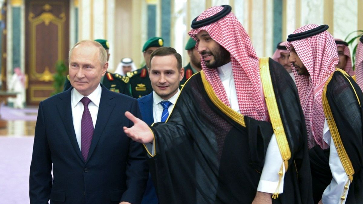 Rusya Devlet Başkanı Vladimir Putin, Riyad'da Veliaht Prens Muhammed bin Selman'la görüştü