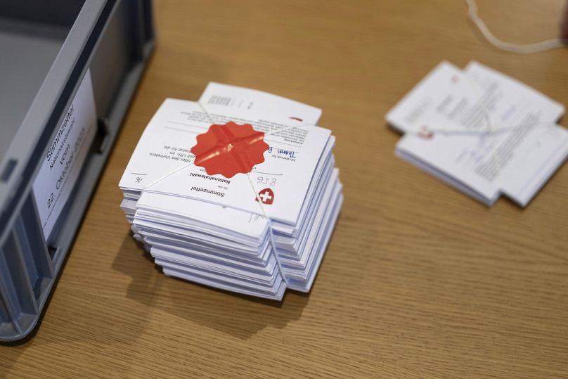 Lezárt szavazatok a svájci Appenzellben 2023. október 22-én