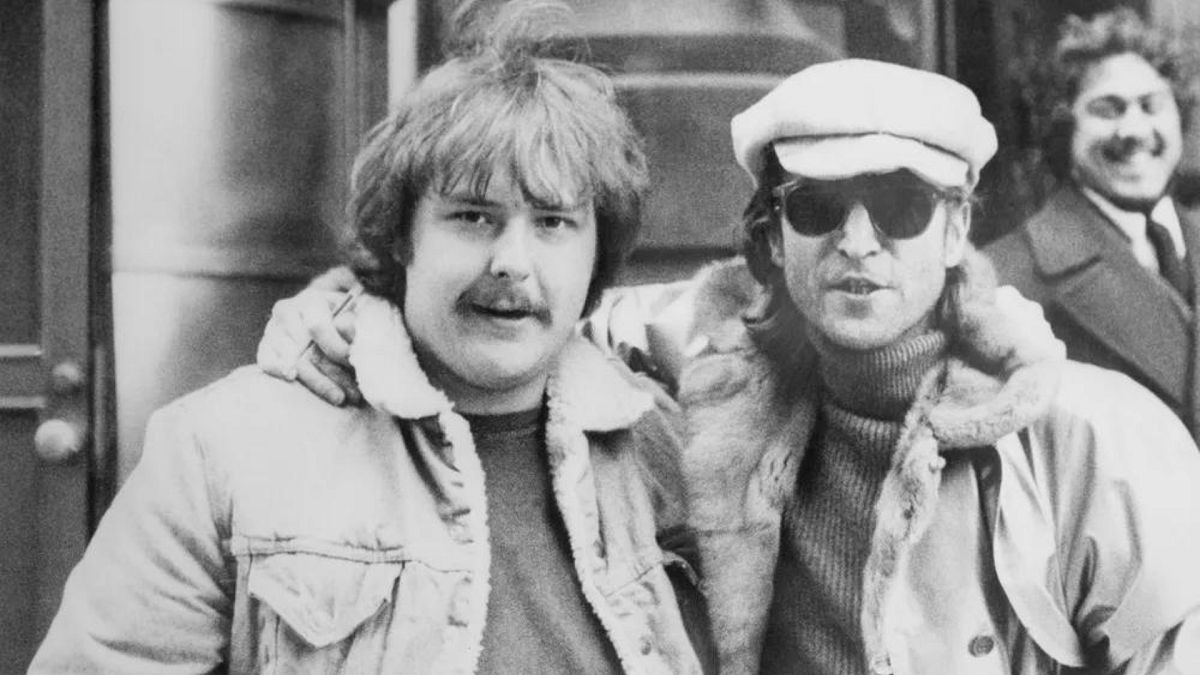 Пол Гореш (слева) с Джоном Ленноном