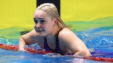 A győztes Ilyés Laura a 200 méteres pillangóúszás döntője után a 18. rövidpályás úszó országos bajnokságon Kaposváron 2022. november 17-én.