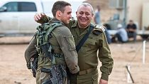 صورة انتشرت على موقع "إكس" لغادي آيزنكوت ونجله "غال" الذي قـُتل في أثناء المعركة في غزة، في 7 كانون الأول / ديسمبر 2023