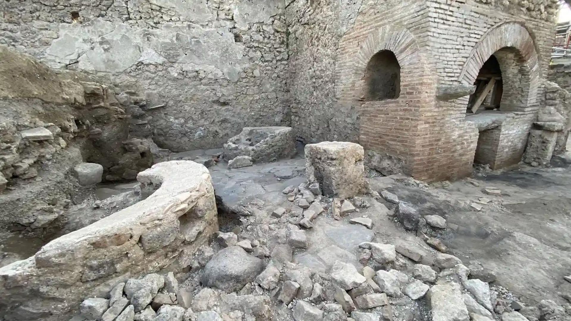 Pompeii Archaeologists Unearth Disturbing Bakery-prison Where Slaves ...