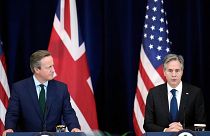 İngiltere Dışişleri Bakanı David Cameron (sol), ABD Dışişleri Bakanı Antony Blinken