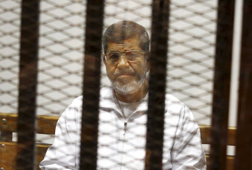 Muhammed Mursi, Kahire'de yargılanırken