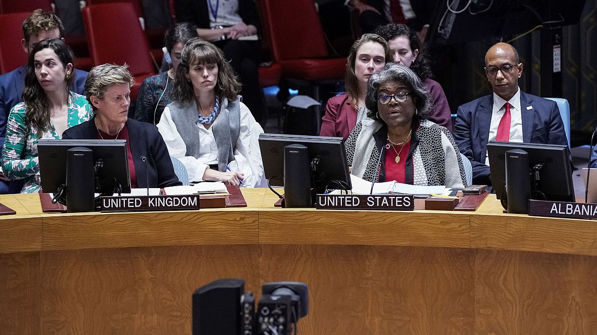 Linda Thomas-Greenfield, embaixadora dos EUA na ONU, na primeira fila à direita, dirige-se aos membros do Conselho de Segurança da ONU, a 30 de outubro.