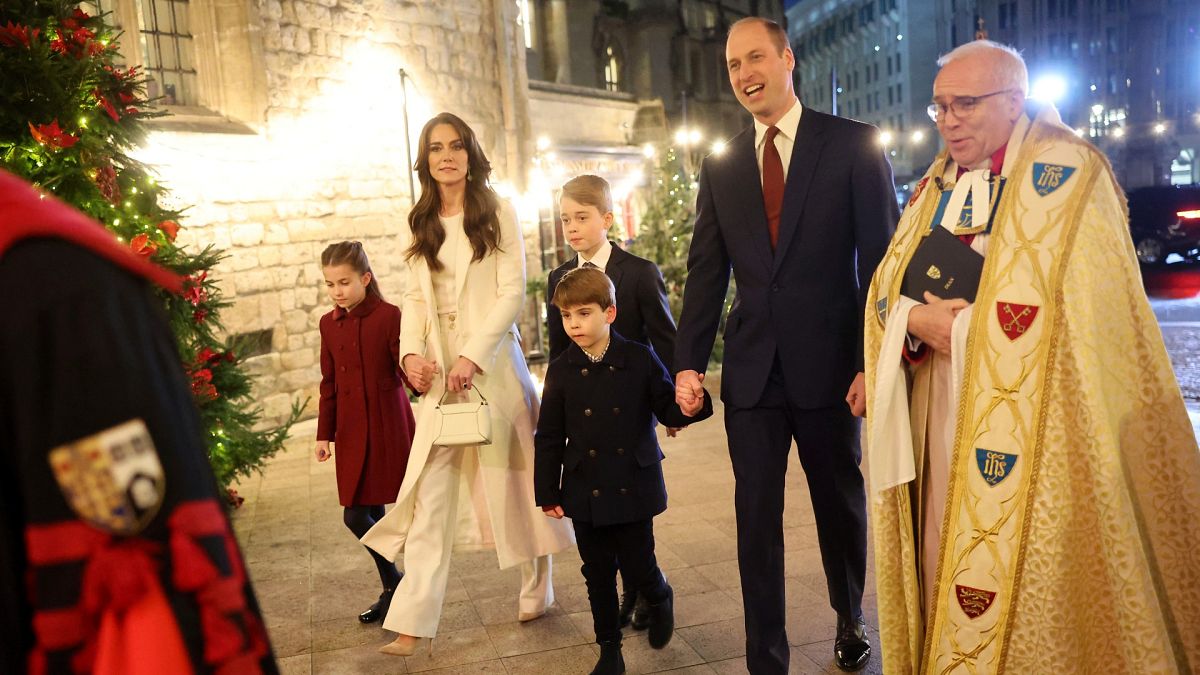 Los príncipes de Gales junto a sus hijos.
