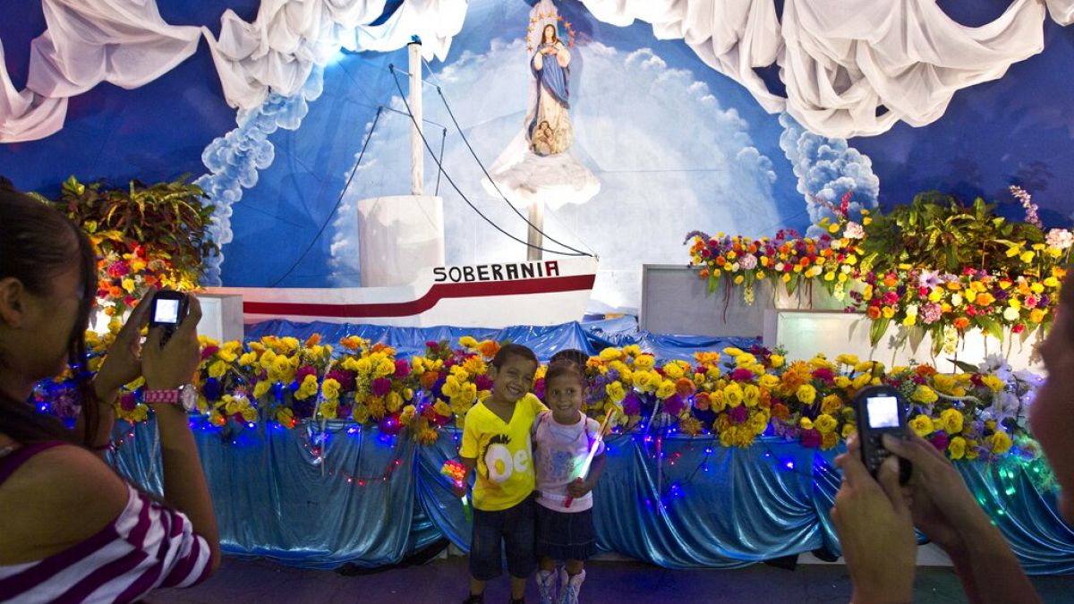 أطفال كاثوليكيون خلال الاحتفال بـ "لا بوريسيما"، وهو تقليد قديم لعطلة عيد الميلاد في نيكاراغوا.