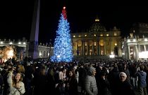 Praça de São Pedro com a árvore e as luzes de Natal
