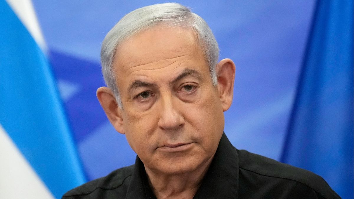 رئيس الوزراء الإسرائيلي بنيامين نتنياهو يخاطب وسائل الإعلام خلال مؤتمر صحفي مشترك مع الرئيس الفرنسي في القدس، 24 أكتوبر، 2023.