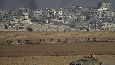 Izraeli csapatok a Gázai övezet határa közelében 2023. december 10-én.